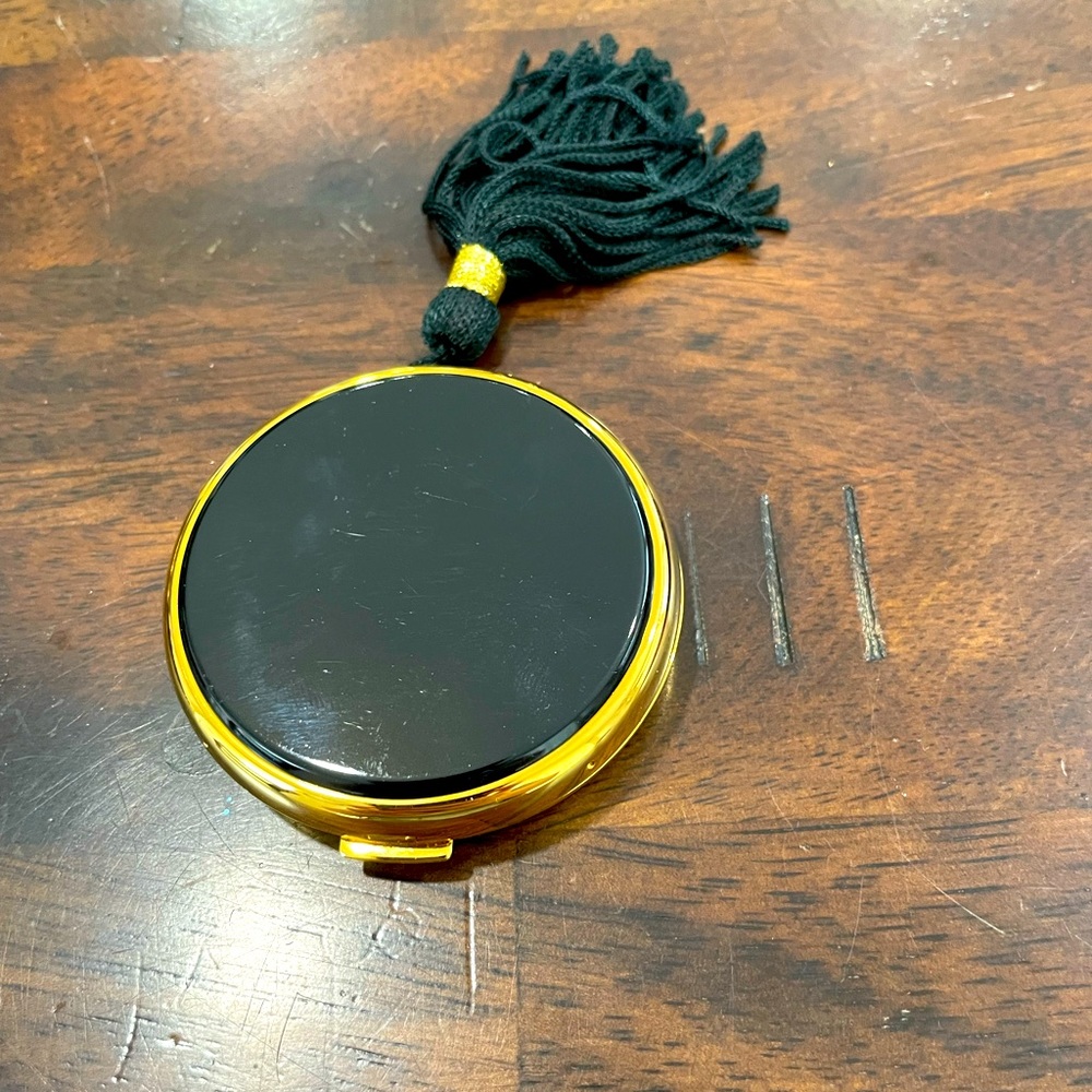 Lancôme black and gold Le Petit compact